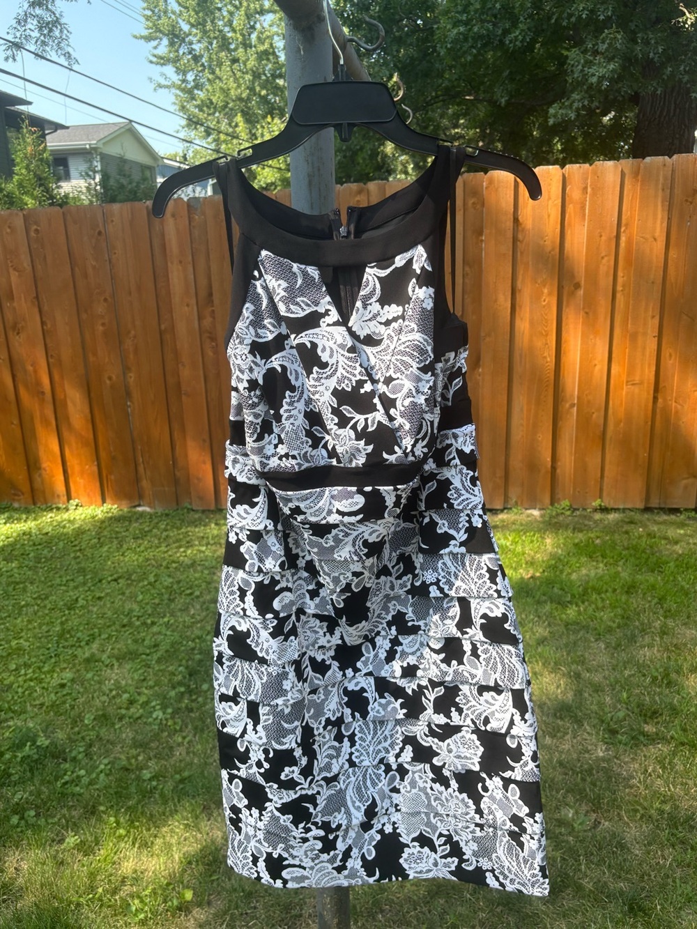 White House Black Market Black & White Floral Lace-Print Sheath Dress